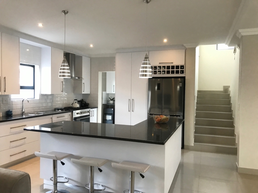 To Let 4 Bedroom Property for Rent in Parklands North Western Cape